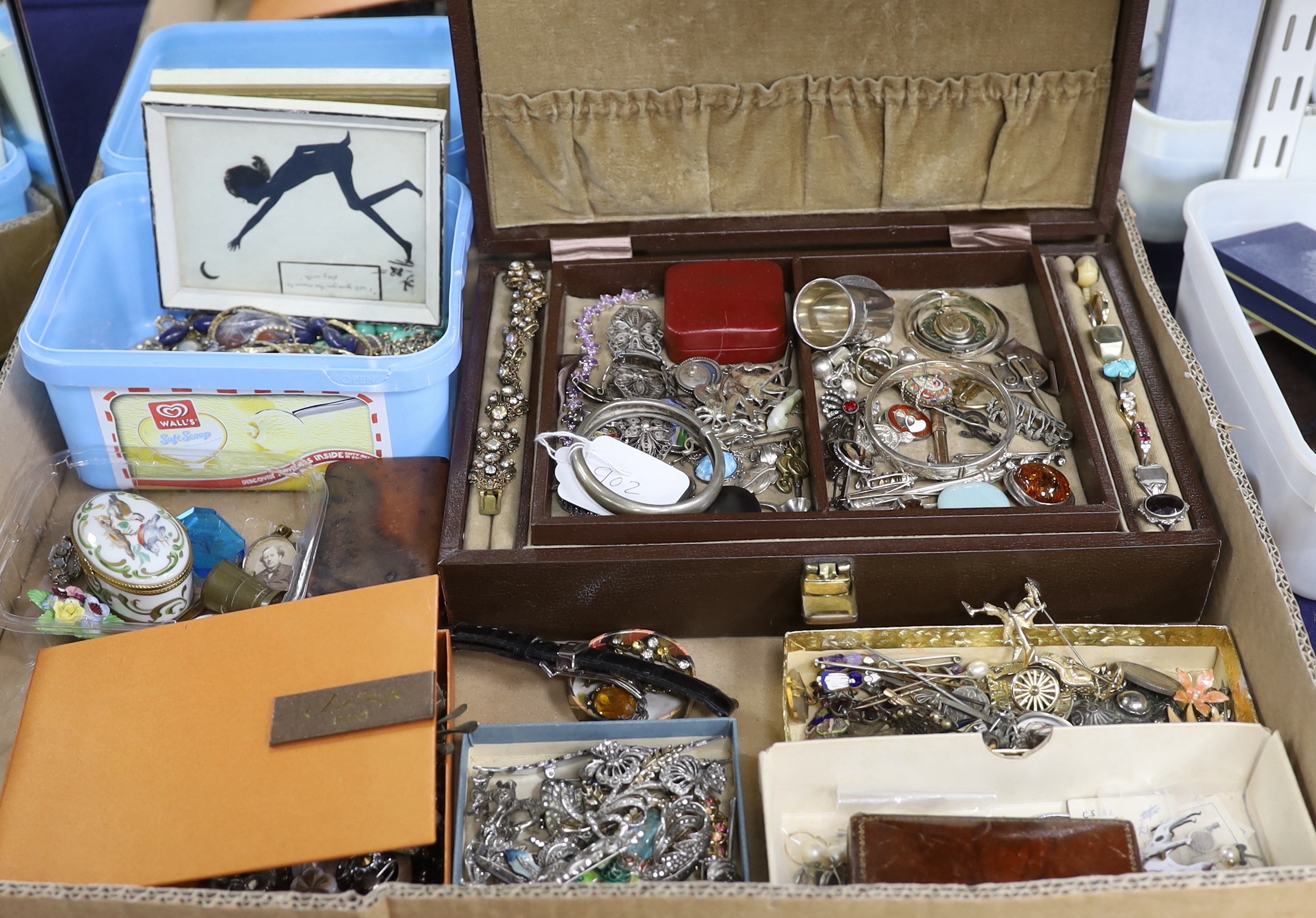 A large quantity of assorted Victorian and later jewellery etc. including silver brooch, micro mosaic brooches, marcasite jewellery, rings, niello bracelet, Russian white metal tot, etc.